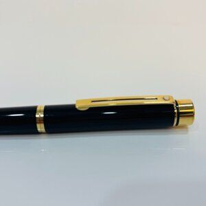 Sheaffer Fountain Pen with 14k Gold Nib Works Great Comes with 4 Cartridges